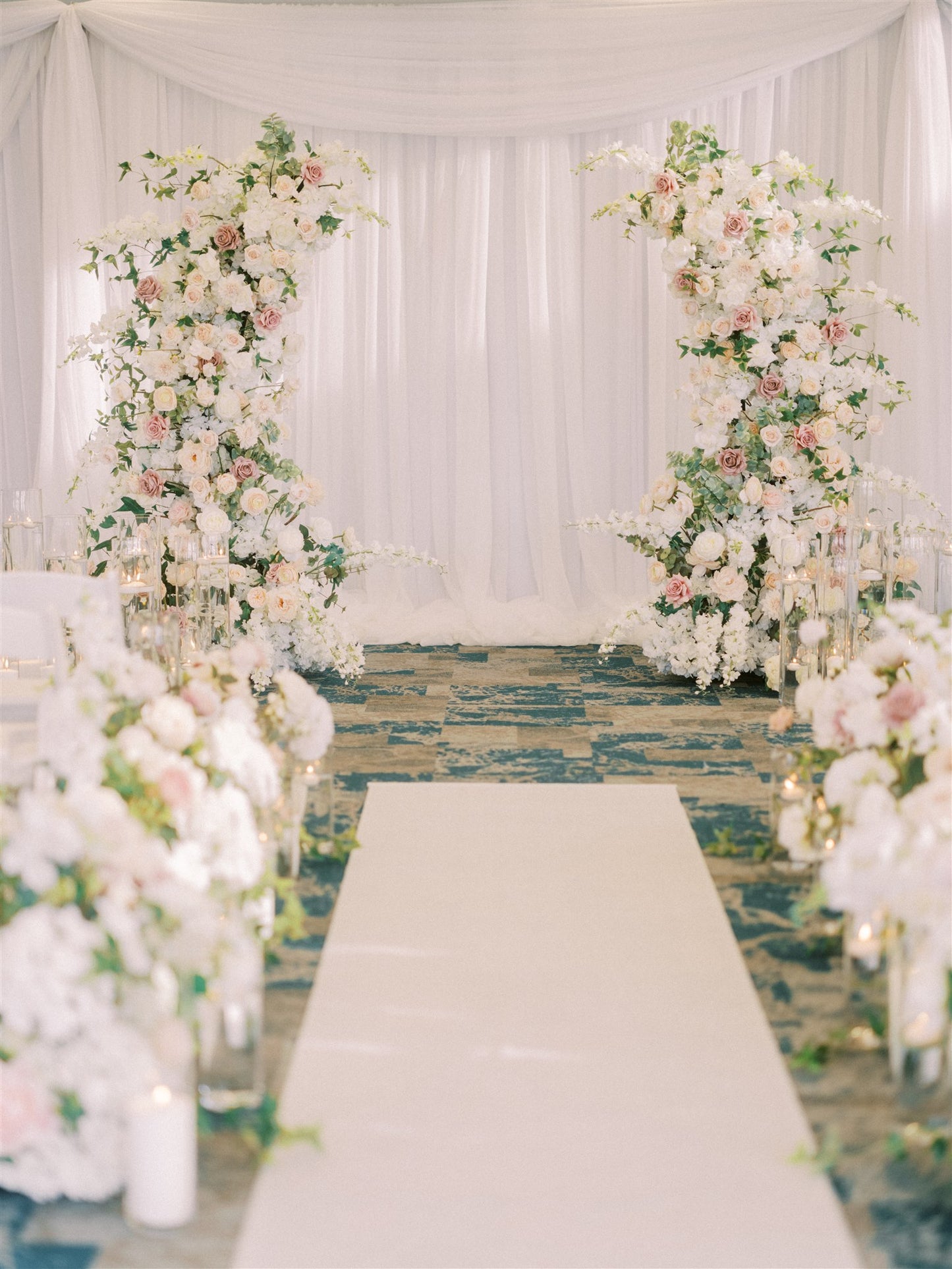 The Zomeria Floral Pillars