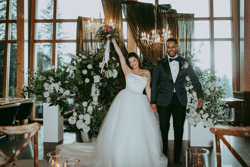 What It's Like to Hand Your Wedding Florals to Someone Who Cares as Much as You Do